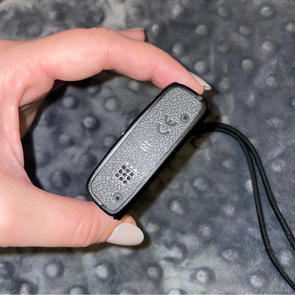 Canon PowerShot ELPH 360 HS Camera + Accessories - Picture 10 of 16